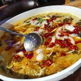 黄金酸菜鱼味道出乎意料的好,连汤都没剩下