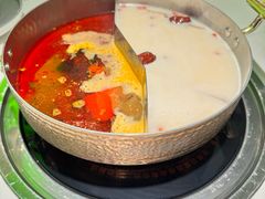 -洪氏嗨捞·广东猪肚鸡·椰子鸡火锅(西咸万象城店)