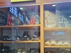 -莱靓奢侈品洗护改衣店(新世界百货崇文店)