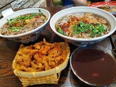 -爆炸头阿姨小四川正宗川味小吃(无任何分店)