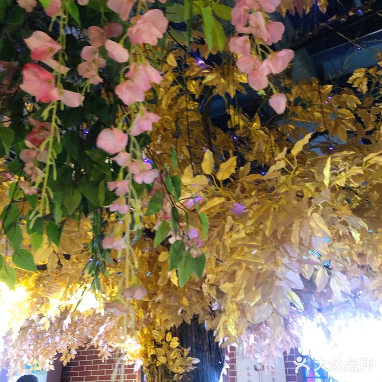 牛年吃狠牛，牛气冲天。