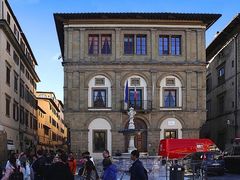 广场西侧的政府办公楼-圣十字广场