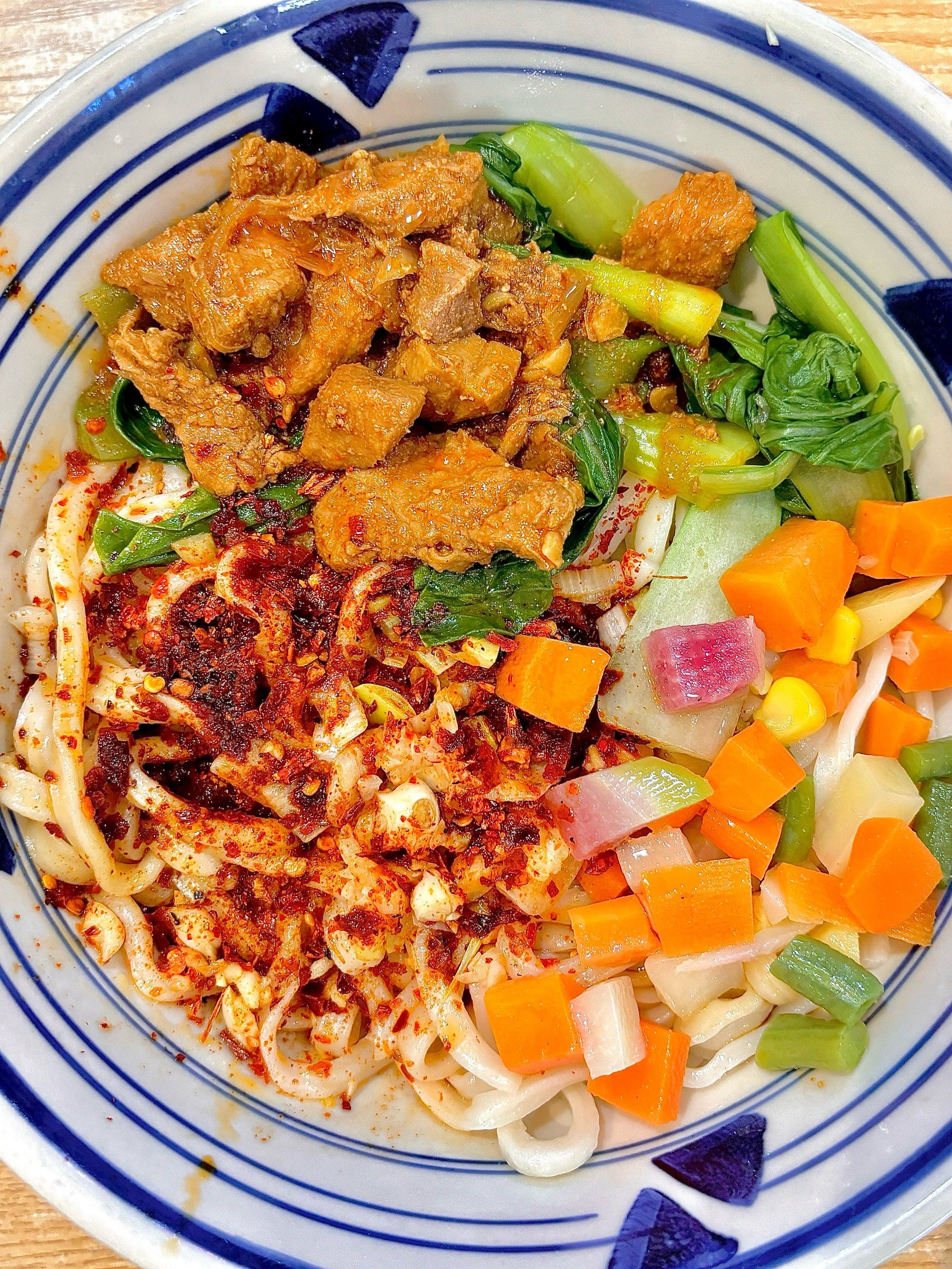 ,迫不及待尝试了他们家的油泼臊子拌面