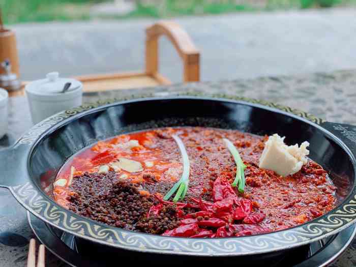 花间拾年庭院老火锅-"服务到位,环境一般,味道还行吧,我觉得太.