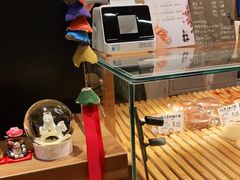 面包甜点陈列柜-天井·丑面包搭咖啡