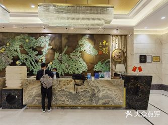 地下室有车位（住宿完领停车券）