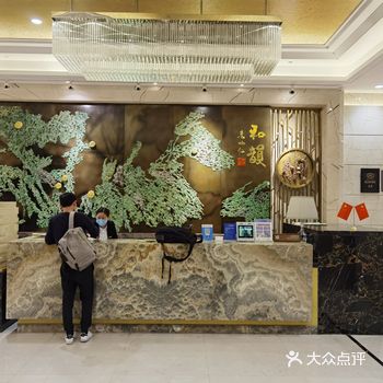 地下室有车位（住宿完领停车券）