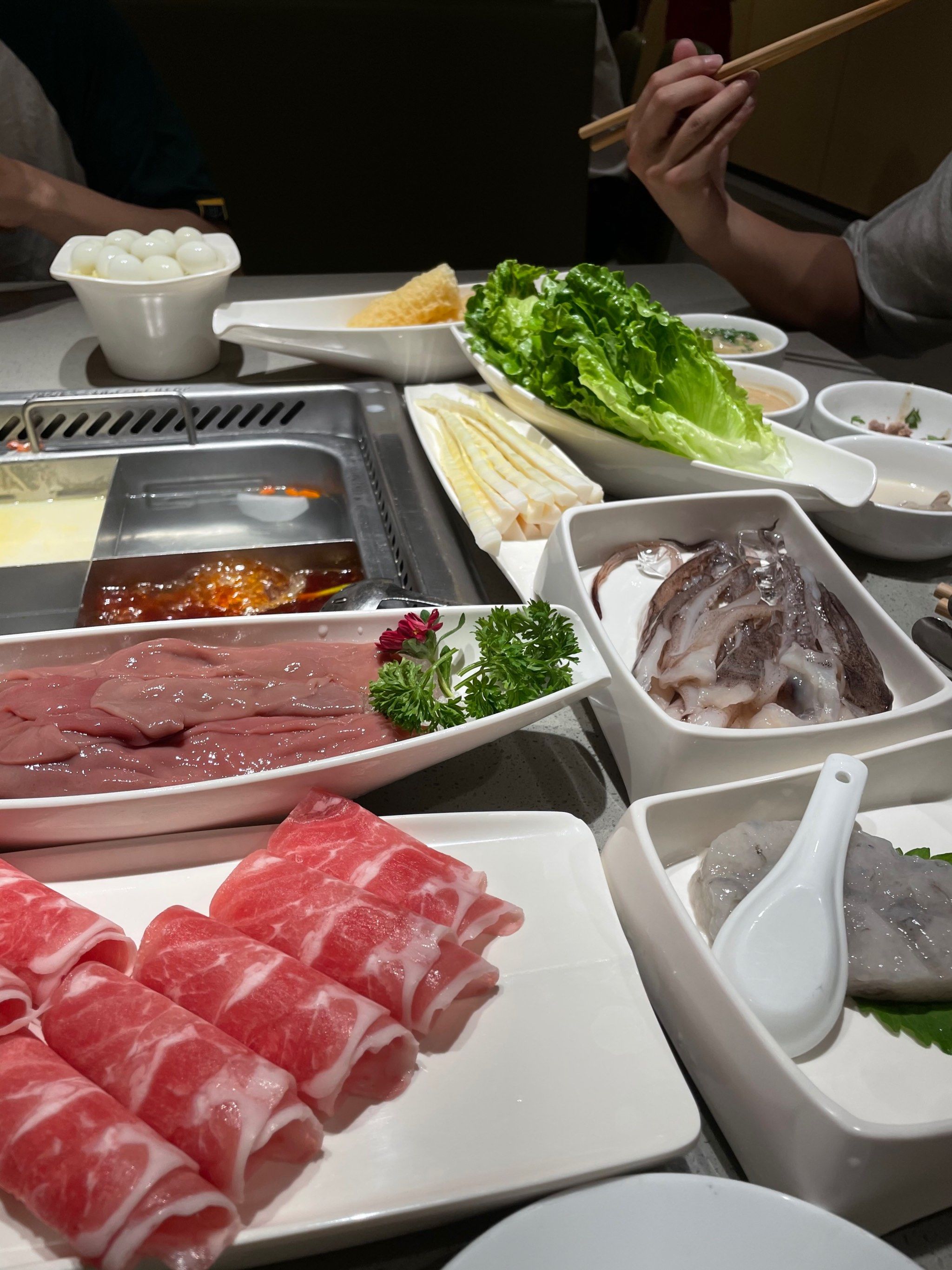 一岁宝宝在海底捞过生日