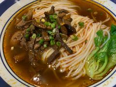 -霸蛮湖南菜·牛肉粉(荣京西街店)