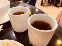 倒茶8分满-丽的面家(多宝路店)