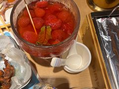 丹东冰点草莓-街角等你.大连海鲜烧烤.经典铁板海鲜串(西安路店)