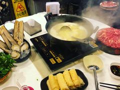 -鲜入围煮花胶鸡海鲜火锅