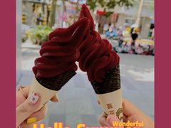 冰山杨梅脆筒-喜茶(上海打浦桥日月光gelato lab+店)