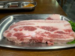 厚切猪五花-·缸桶屋·韩式牛肋条自助烤肉(西湖D11店)