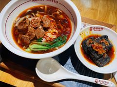 招牌红烧牛肉米粉-呷佬·长沙手工米粉(金沙江路店)
