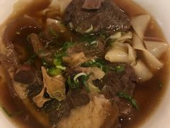 天下三绝面-天下三绝 牛肉面/红酒