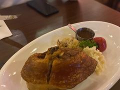 自酿啤酒脆皮烤猪肘-Ambra Haus琥珀屋精酿餐厅(宝山店)