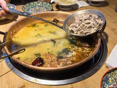 -洱火云南酸菜牛肉火锅(石景山当代商城店)