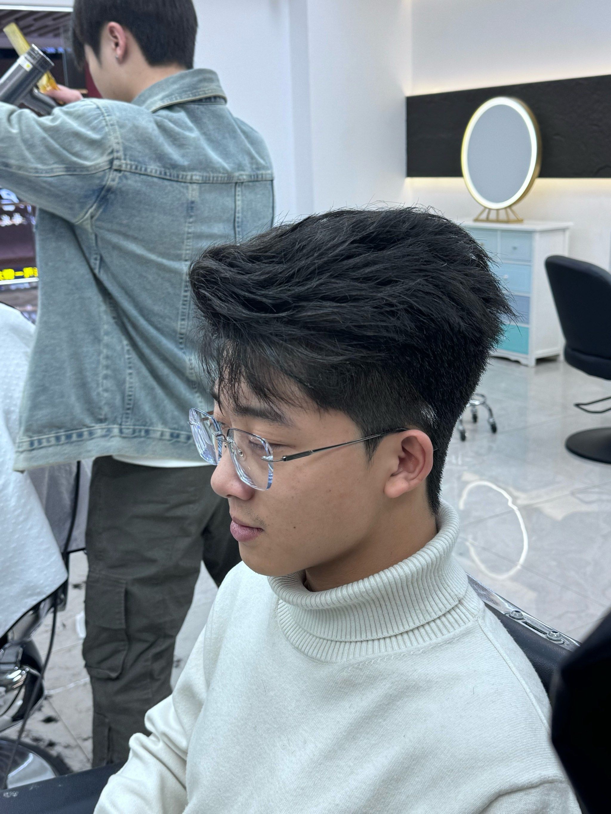 男生简洁发型