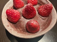 提拉米苏配应季水果-反正(阿罗海城市广场店)