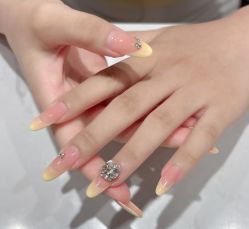 -H12 STAR日式美甲美睫专门店