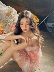 -onlygirl摄影美学馆高端定制(江滩店)