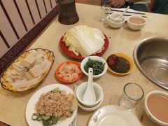 -洞庭洲·防空洞火锅·烧烤·铜锅涮肉(新百广场店)