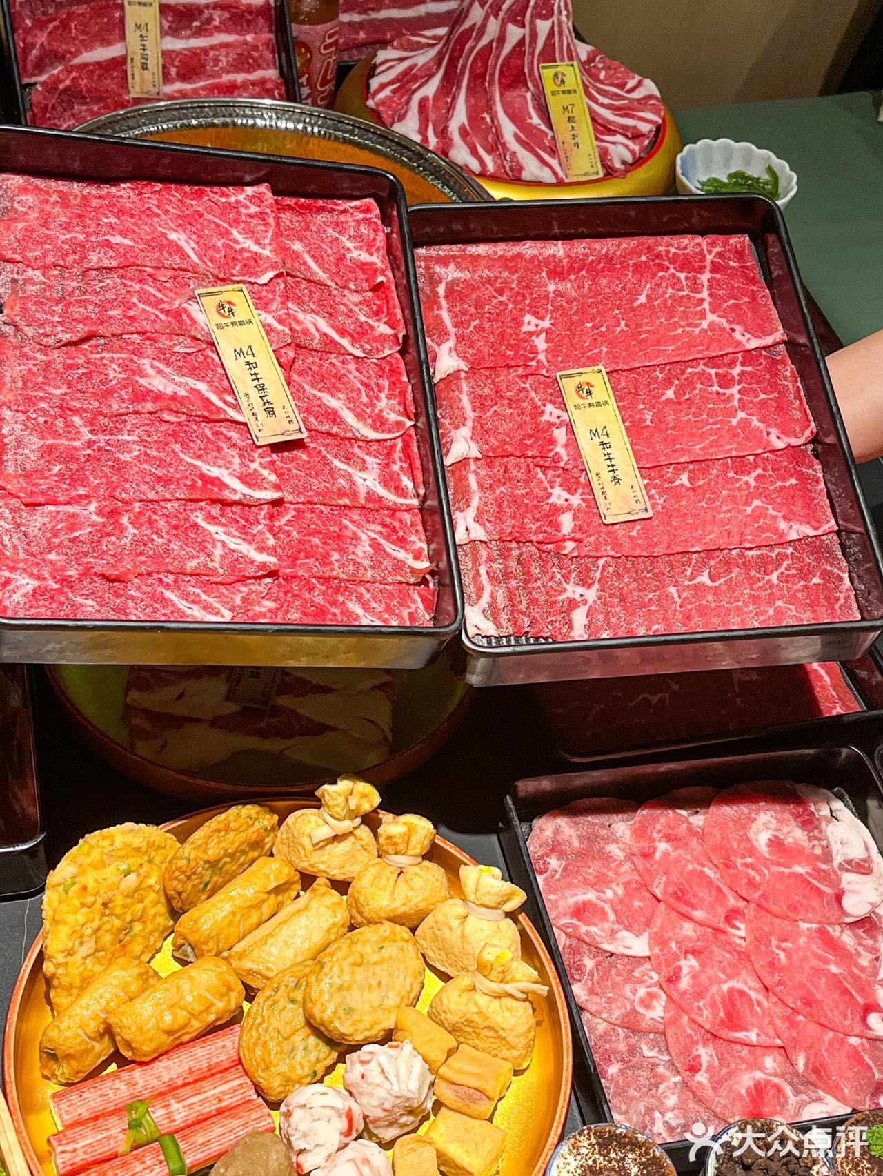 几十盘和牛直接往嘴里旋，太快乐了！