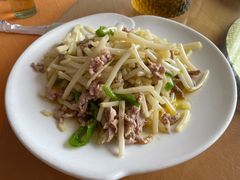 -亮河湾山庄