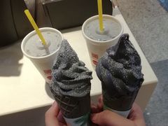 椰子灰冰淇淋-麦当劳(中山公园龙之梦店)