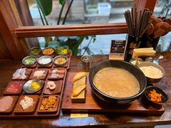-银米·云南传统过桥米线(双廊黑金冠店)