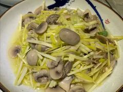 韭黄鲜蘑菇-庆余楼·用心与食材·特色菜&灶头面(仙蠡墩店)