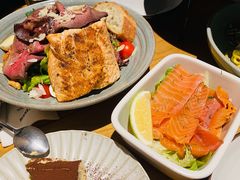 烟熏三文鱼配面包-The Diner X餐厅(青岛万象城店)