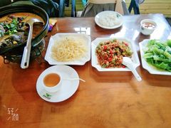 -临江餐馆二楼美食部落