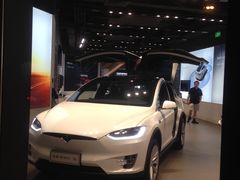 -TESLA 特斯拉(上海太古汇体验店)