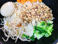 -两勺子一碗口水鸡拌面
