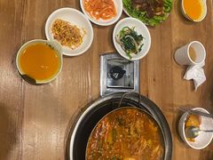 -喇喇排骨火锅·传统韩式脊骨汤(望京西园总店)