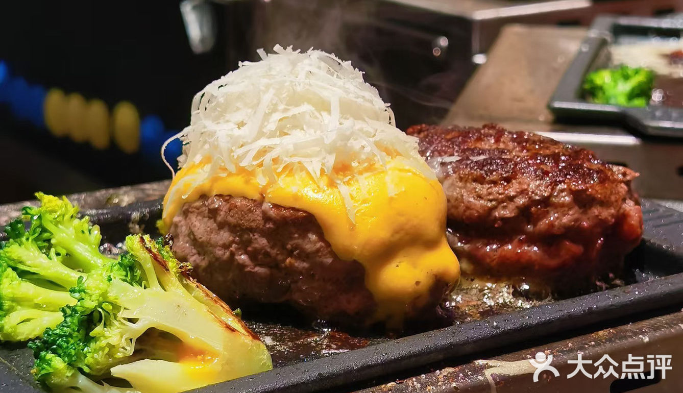 这家店好像要把最好吃食材全部放进一碗饭里给你