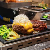这家店好像要把最好吃食材全部放进一碗饭里给你