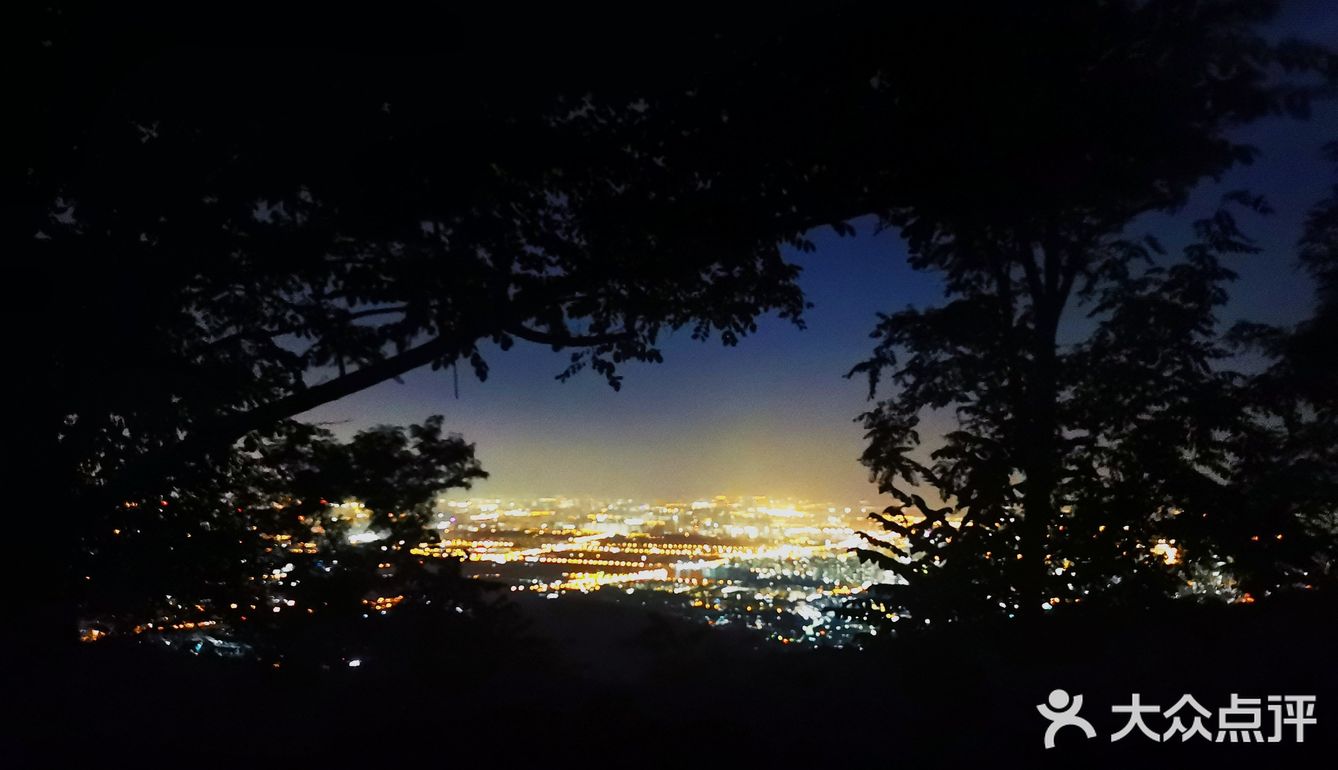站在最高点俯瞰北京的夜景~