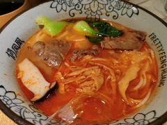 苗家红酸汤牛肉粉-俏凤凰(美林M·LIVE天地东座店)