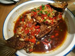 香煎鲫鱼-费大厨辣椒炒肉(万家丽一店)