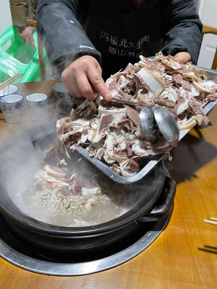 丹棱光头碗碗羊肉店(眉山总店)-"[薄荷]环境:店面不小,干干净净,比较.
