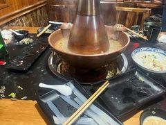 -果松木炭酸菜铜火锅·外婆参鸡汤