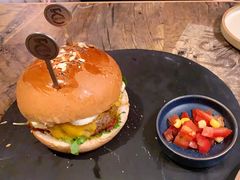 经典芝士汉堡-HIGH FIVE哈福手工汉堡(桂林路店)