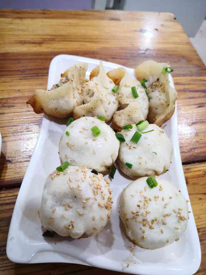 舒蔡记生煎(四川中路店)-"一般般,生煎一个个很小,皮也是没有发过的.