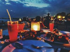 -Lia Cafe