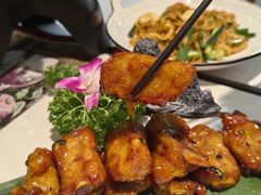 -刘姐啤酒鱼民族演艺餐厅(西街总店)