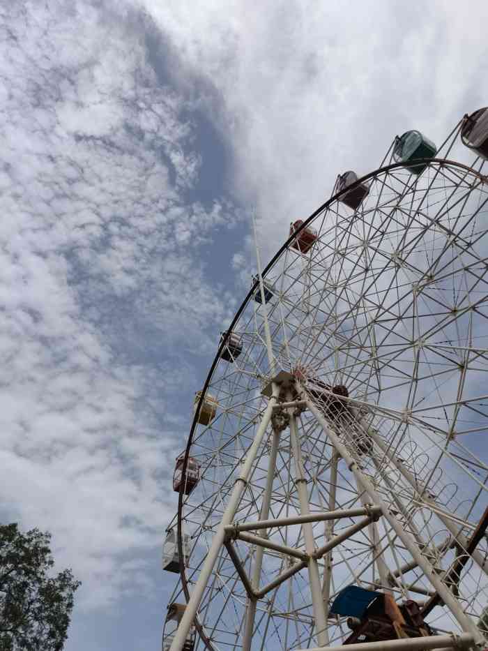 革命公园游乐场-"孩子很喜欢,交通也方便,喜欢碰碰车,空中.