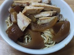 -松树干拌面店
